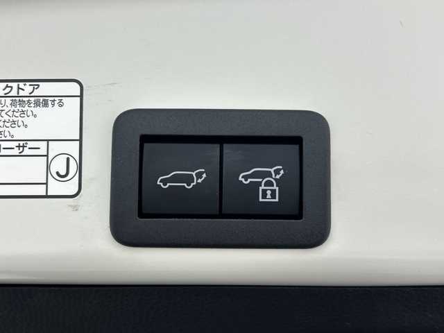 トヨタ ヤリスクロス ハイブリッド Z 三重県 2021(令3)年 1.7万km ホワイトパールクリスタルシャイン /禁煙車//純正ナビ//パノラミックビューモニター//トヨタセーフティセンス//プリクラッシュセーフティ//オートマチックハイビーム//レーントレーシングアシスト//レーダークルーズコントロール//ブラインドスポットモニター//前席シートヒーター//運転席パワーシート//パワーバックドア//ステアリングヒーター//ヘッドアップディスプレイ//AC100V//電動パーキング//ステアリングスイッチ//LEDヘッドライト//オートライト
