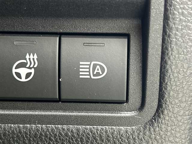 トヨタ ヤリスクロス ハイブリッド Z 三重県 2021(令3)年 1.7万km ホワイトパールクリスタルシャイン /禁煙車//純正ナビ//パノラミックビューモニター//トヨタセーフティセンス//プリクラッシュセーフティ//オートマチックハイビーム//レーントレーシングアシスト//レーダークルーズコントロール//ブラインドスポットモニター//前席シートヒーター//運転席パワーシート//パワーバックドア//ステアリングヒーター//ヘッドアップディスプレイ//AC100V//電動パーキング//ステアリングスイッチ//LEDヘッドライト//オートライト