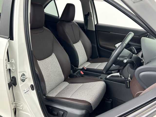 トヨタ ヤリスクロス ハイブリッド Z 三重県 2021(令3)年 1.7万km ホワイトパールクリスタルシャイン /禁煙車//純正ナビ//パノラミックビューモニター//トヨタセーフティセンス//プリクラッシュセーフティ//オートマチックハイビーム//レーントレーシングアシスト//レーダークルーズコントロール//ブラインドスポットモニター//前席シートヒーター//運転席パワーシート//パワーバックドア//ステアリングヒーター//ヘッドアップディスプレイ//AC100V//電動パーキング//ステアリングスイッチ//LEDヘッドライト//オートライト