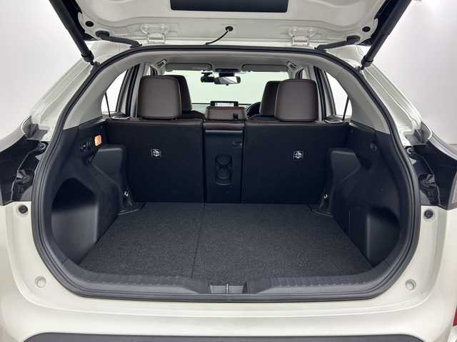 トヨタ ヤリスクロス ハイブリッド Z 三重県 2021(令3)年 1.7万km ホワイトパールクリスタルシャイン /禁煙車//純正ナビ//パノラミックビューモニター//トヨタセーフティセンス//プリクラッシュセーフティ//オートマチックハイビーム//レーントレーシングアシスト//レーダークルーズコントロール//ブラインドスポットモニター//前席シートヒーター//運転席パワーシート//パワーバックドア//ステアリングヒーター//ヘッドアップディスプレイ//AC100V//電動パーキング//ステアリングスイッチ//LEDヘッドライト//オートライト