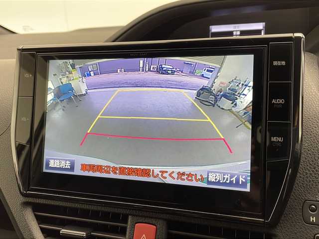 トヨタ ヴォクシー ZS G’s 宮崎県 2016(平28)年 6.1万km ホワイトパールクリスタルシャイン 禁煙車/トヨタセーフティセンス/純正10型ナビTV/（NSZT-ZA4T/CD/DVD/Bluetooth/フルセグTV）/純正バックカメラ/純正ビルトインETC/純正LEDオートライト/純正LEDビーム/純正エアロ/純正ルーフエンドスポイラー/純正18インチアルミ/純正フロアマット/両側電動スライドドア/レーンディパーチャーアラート/オートマチックハイビーム/プリクラッシュセーフティ/デュアルオートエアコン/ハーフレザーシート/ウインカードアミラー/本革巻ハンドル/スマートキー/プリクラッシュセーフティ/新車時保証書/取扱い説明書