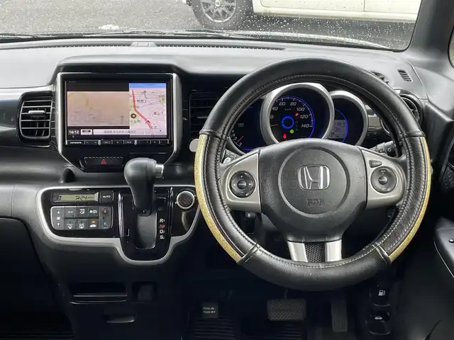 ホンダ Ｎ ＢＯＸ G ターボパッケージ 福岡県 2013(平25)年 7.9万km クリスタルブラックパール (株)IDOMが運営する【じしゃロン八幡西店】の自社ローン専用車両になります。こちらは現金またはオートローンご利用時の価格です。自社ローンご希望の方は別途その旨お申付けください。/社外メモリナビ /フルセグ/Bluetooth/バックカメラ/両側パワースライドドア/ETC