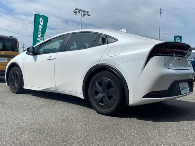 トヨタ プリウス U 兵庫県 2023(令5)年 3.6万km プラチナホワイトパールマイカ 純正ディスプレイオーディオ(ナビ付き)/(BT/AM/FM)/フルセグTV/レーダークルーズコントロール/レーンアシスト/ロードサインアシスト/プリクラッシュセーフティ/プロアクティブドライビングアシスト/パーキングアシスト/クリアランスソナー/パーキングサポートブレーキ/オートライト/オートハイビーム/純正フロアマット/シートヒーター/ビルトインETC
