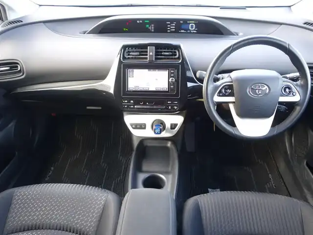 トヨタ プリウス Sセーフティプラス 山形県 2017(平29)年 7.3万km ホワイトパールクリスタルシャイン 4WD/衝突被害軽減システム/純正SDナビ/　　【CD DVD BT フルセグ】/バックカメラ/レーダークルーズコントロール/LEDオートライト/純正15インチアルミホイール/ドライブレコーダー/ステアリングスイッチ/電動格納ウィンカーミラー/フォグランプ/スマートキー×2/ETC