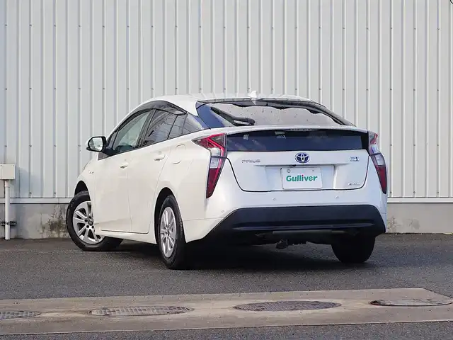 トヨタ プリウス Sセーフティプラス 山形県 2017(平29)年 7.3万km ホワイトパールクリスタルシャイン 4WD/衝突被害軽減システム/純正SDナビ/　　【CD DVD BT フルセグ】/バックカメラ/レーダークルーズコントロール/LEDオートライト/純正15インチアルミホイール/ドライブレコーダー/ステアリングスイッチ/電動格納ウィンカーミラー/フォグランプ/スマートキー×2/ETC