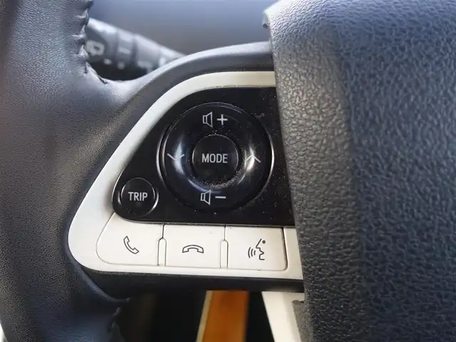 トヨタ プリウス Sセーフティプラス 山形県 2017(平29)年 7.3万km ホワイトパールクリスタルシャイン 4WD/衝突被害軽減システム/純正SDナビ/　　【CD DVD BT フルセグ】/バックカメラ/レーダークルーズコントロール/LEDオートライト/純正15インチアルミホイール/ドライブレコーダー/ステアリングスイッチ/電動格納ウィンカーミラー/フォグランプ/スマートキー×2/ETC