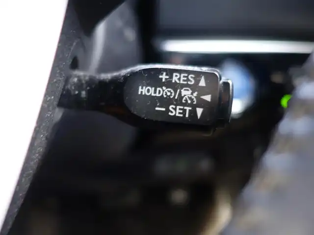 トヨタ プリウス Sセーフティプラス 山形県 2017(平29)年 7.3万km ホワイトパールクリスタルシャイン 4WD/衝突被害軽減システム/純正SDナビ/　　【CD DVD BT フルセグ】/バックカメラ/レーダークルーズコントロール/LEDオートライト/純正15インチアルミホイール/ドライブレコーダー/ステアリングスイッチ/電動格納ウィンカーミラー/フォグランプ/スマートキー×2/ETC