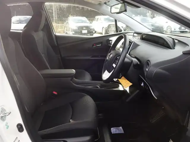 トヨタ プリウス Sセーフティプラス 山形県 2017(平29)年 7.3万km ホワイトパールクリスタルシャイン 4WD/衝突被害軽減システム/純正SDナビ/　　【CD DVD BT フルセグ】/バックカメラ/レーダークルーズコントロール/LEDオートライト/純正15インチアルミホイール/ドライブレコーダー/ステアリングスイッチ/電動格納ウィンカーミラー/フォグランプ/スマートキー×2/ETC