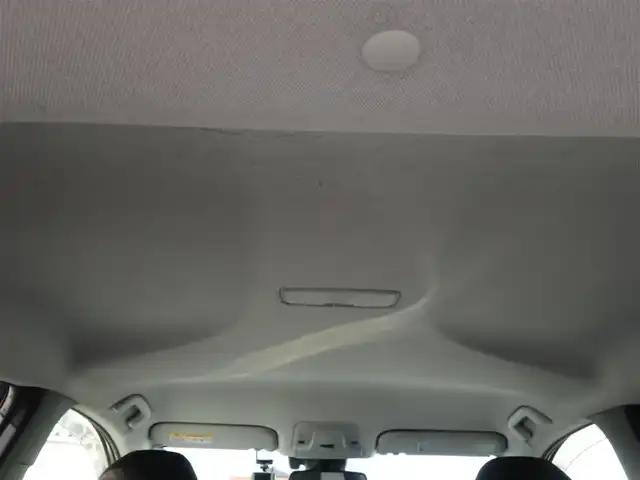 トヨタ プリウス Sセーフティプラス 山形県 2017(平29)年 7.3万km ホワイトパールクリスタルシャイン 4WD/衝突被害軽減システム/純正SDナビ/　　【CD DVD BT フルセグ】/バックカメラ/レーダークルーズコントロール/LEDオートライト/純正15インチアルミホイール/ドライブレコーダー/ステアリングスイッチ/電動格納ウィンカーミラー/フォグランプ/スマートキー×2/ETC