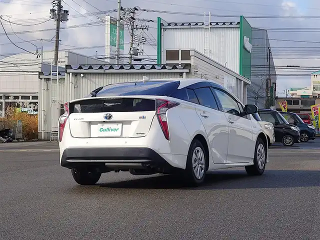 トヨタ プリウス Sセーフティプラス 山形県 2017(平29)年 7.3万km ホワイトパールクリスタルシャイン 4WD/衝突被害軽減システム/純正SDナビ/　　【CD DVD BT フルセグ】/バックカメラ/レーダークルーズコントロール/LEDオートライト/純正15インチアルミホイール/ドライブレコーダー/ステアリングスイッチ/電動格納ウィンカーミラー/フォグランプ/スマートキー×2/ETC