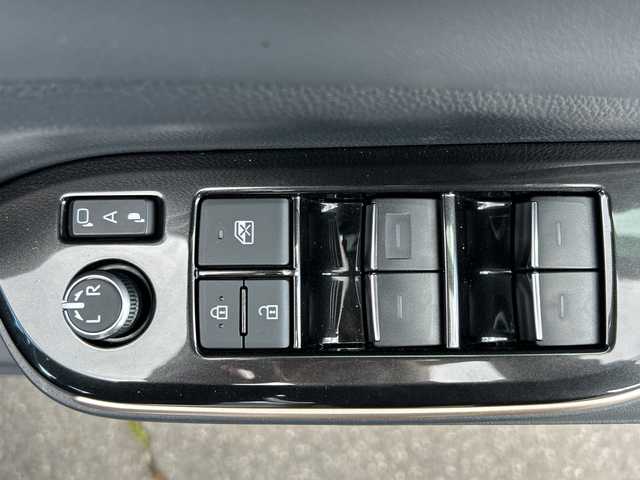 トヨタ クラウン スポーツ Z 長野県 2024(令6)年 1.8万km パールⅡ ・純正メーカーオプションナビゲーション/AM FM Bluetooth/・全方位カメラ/・ビルトインETC2.0/・パノラマルーフ/・プリクラッシュセーフティ/・レーダークルーズコントロール/・レーンキープアシスト/・オートマチックハイビーム/・ブラインドスポットモニター/・純正21インチアルミホイール/・シートヒーター(D/N)/・エアーシート(D/N)/・パワーシート(D/N)/・ステアリングヒーター/・ステアリングリモコン/・パワーバックドア/・デジタルインナーミラー/・LEDヘッドライト/・オートライト/・置くだけ充電/・ウィンカーミラー/・電動格納ミラー/・スマートキー/・エンジンプッシュスタート