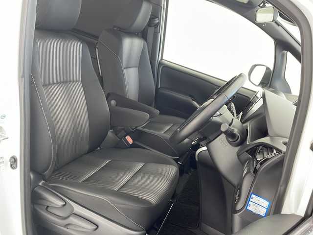 トヨタ ヴォクシー ZS 煌 沖縄県 2018(平30)年 6.1万km ホワイトパールクリスタルシャイン アルパイン11インチナビ(EX11Z）/（フルセグTV DVD　Bluetooth　USB）/バックカメラ/ドライブレコーダー/両側パワースライドドア/トヨタセーフティセンス/ステアリングスイッチ/MTモード付AT/車高調/純正フロアマット/純正19インチアルミホイール/ドアバイザー/LEDヘッドライト/オートライト/保証書