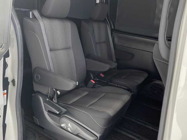 トヨタ ヴォクシー ZS 煌 沖縄県 2018(平30)年 6.1万km ホワイトパールクリスタルシャイン アルパイン11インチナビ(EX11Z）/（フルセグTV DVD　Bluetooth　USB）/バックカメラ/ドライブレコーダー/両側パワースライドドア/トヨタセーフティセンス/ステアリングスイッチ/MTモード付AT/車高調/純正フロアマット/純正19インチアルミホイール/ドアバイザー/LEDヘッドライト/オートライト/保証書
