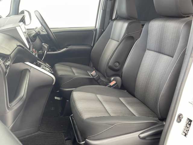 トヨタ ヴォクシー ZS 煌 沖縄県 2018(平30)年 6.1万km ホワイトパールクリスタルシャイン アルパイン11インチナビ(EX11Z）/（フルセグTV DVD　Bluetooth　USB）/バックカメラ/ドライブレコーダー/両側パワースライドドア/トヨタセーフティセンス/ステアリングスイッチ/MTモード付AT/車高調/純正フロアマット/純正19インチアルミホイール/ドアバイザー/LEDヘッドライト/オートライト/保証書