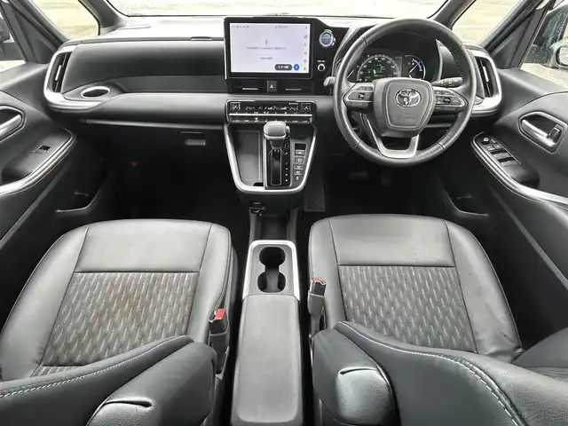 トヨタ ノア ハイブリッド S－Z 長崎県 2022(令4)年 5.1万km ホワイトパールクリスタルシャイン ワンオーナー/純正10.5インチナビ/（フルセグ・DVD・BT）/AV100V/純正フリップダウン/トヨタセーフティセンス/両側パワースライドドア/2列目オットマンシート/ドライブレコーダー前後/ETC/バックカメラ/前席シートヒーター/ステアリングヒーター/ステアリングスイッチ/パワーバックドア/ハーフレザーシート/レーダークルーズコントロール/レーンキープアシスト/オートハイビーム/オートライト/LEDヘッドライト/スペアキー