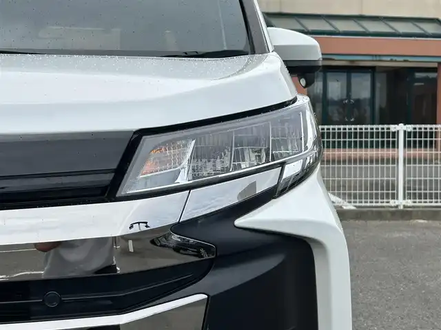 トヨタ ノア ハイブリッド S－Z 長崎県 2022(令4)年 5.1万km ホワイトパールクリスタルシャイン ワンオーナー/純正10.5インチナビ/（フルセグ・DVD・BT）/AV100V/純正フリップダウン/トヨタセーフティセンス/両側パワースライドドア/2列目オットマンシート/ドライブレコーダー前後/ETC/バックカメラ/前席シートヒーター/ステアリングヒーター/ステアリングスイッチ/パワーバックドア/ハーフレザーシート/レーダークルーズコントロール/レーンキープアシスト/オートハイビーム/オートライト/LEDヘッドライト/スペアキー