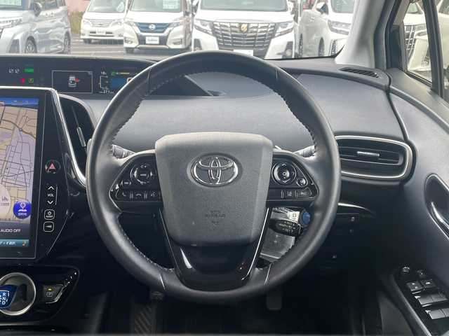 トヨタ プリウス ＰＨＶ S ナビパッケージ 千葉県 2020(令2)年 5.7万km アティチュードブラックマイカ 1オーナーー ソーラーパネルルーフ 11.6型ナビ 全方位カメラ PCS LTA AHB BSM RSA パーキングサポート ふらつき検知 AC100V 2.0ETC ドラレコ クルコン LEDライト/ソーラー充電システム/純正ビルトインETC2.0/プッシュスタート/純正LED/先行車発進告知機能 （TMN）/レーダークルーズコントロール（全車速追従機能付）/オートマチックハイビーム（AHB）/ロードサインアシスト（RSA）/パーキングサポートブレーキ（前後方静止物）/ブラインドスポットモニター（BSM）/リヤクロストラフィックアラート（RCTA）/S-VSC（ステアリング協調車両安定性制御システム）/TRC（トラクションコントロール）/SRSエアバッグ/ハンズフリー/T-Connect