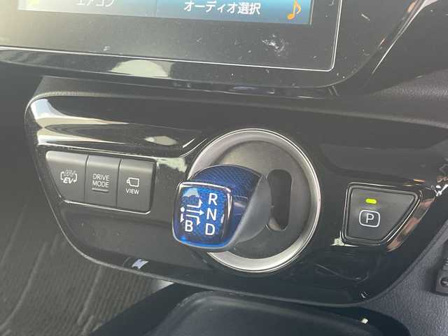 トヨタ プリウス ＰＨＶ S ナビパッケージ 千葉県 2020(令2)年 5.7万km アティチュードブラックマイカ 1オーナーー ソーラーパネルルーフ 11.6型ナビ 全方位カメラ PCS LTA AHB BSM RSA パーキングサポート ふらつき検知 AC100V 2.0ETC ドラレコ クルコン LEDライト/ソーラー充電システム/純正ビルトインETC2.0/プッシュスタート/純正LED/先行車発進告知機能 （TMN）/レーダークルーズコントロール（全車速追従機能付）/オートマチックハイビーム（AHB）/ロードサインアシスト（RSA）/パーキングサポートブレーキ（前後方静止物）/ブラインドスポットモニター（BSM）/リヤクロストラフィックアラート（RCTA）/S-VSC（ステアリング協調車両安定性制御システム）/TRC（トラクションコントロール）/SRSエアバッグ/ハンズフリー/T-Connect