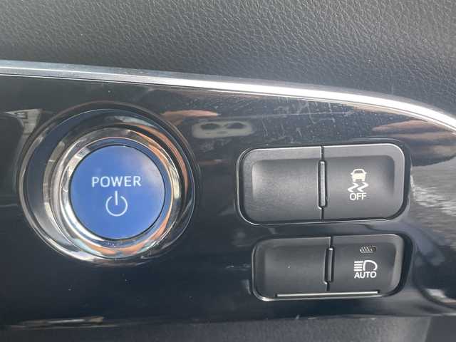 トヨタ プリウス ＰＨＶ S ナビパッケージ 千葉県 2020(令2)年 5.7万km アティチュードブラックマイカ 1オーナーー ソーラーパネルルーフ 11.6型ナビ 全方位カメラ PCS LTA AHB BSM RSA パーキングサポート ふらつき検知 AC100V 2.0ETC ドラレコ クルコン LEDライト/ソーラー充電システム/純正ビルトインETC2.0/プッシュスタート/純正LED/先行車発進告知機能 （TMN）/レーダークルーズコントロール（全車速追従機能付）/オートマチックハイビーム（AHB）/ロードサインアシスト（RSA）/パーキングサポートブレーキ（前後方静止物）/ブラインドスポットモニター（BSM）/リヤクロストラフィックアラート（RCTA）/S-VSC（ステアリング協調車両安定性制御システム）/TRC（トラクションコントロール）/SRSエアバッグ/ハンズフリー/T-Connect