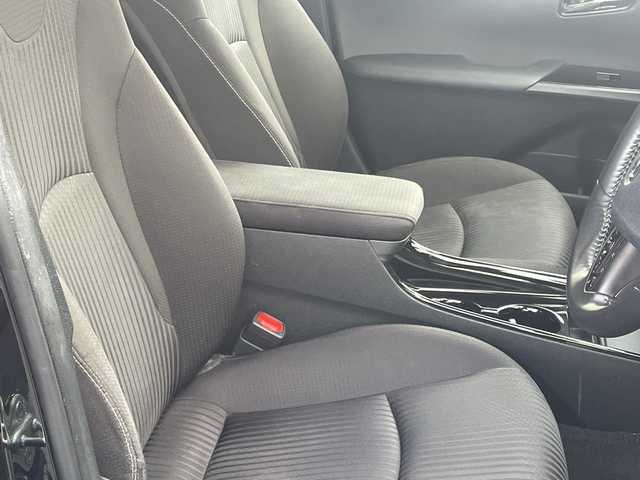 トヨタ プリウス ＰＨＶ S ナビパッケージ 千葉県 2020(令2)年 5.7万km アティチュードブラックマイカ 1オーナーー ソーラーパネルルーフ 11.6型ナビ 全方位カメラ PCS LTA AHB BSM RSA パーキングサポート ふらつき検知 AC100V 2.0ETC ドラレコ クルコン LEDライト/ソーラー充電システム/純正ビルトインETC2.0/プッシュスタート/純正LED/先行車発進告知機能 （TMN）/レーダークルーズコントロール（全車速追従機能付）/オートマチックハイビーム（AHB）/ロードサインアシスト（RSA）/パーキングサポートブレーキ（前後方静止物）/ブラインドスポットモニター（BSM）/リヤクロストラフィックアラート（RCTA）/S-VSC（ステアリング協調車両安定性制御システム）/TRC（トラクションコントロール）/SRSエアバッグ/ハンズフリー/T-Connect