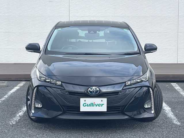 トヨタ プリウス ＰＨＶ S ナビパッケージ 千葉県 2020(令2)年 5.7万km アティチュードブラックマイカ 1オーナーー ソーラーパネルルーフ 11.6型ナビ 全方位カメラ PCS LTA AHB BSM RSA パーキングサポート ふらつき検知 AC100V 2.0ETC ドラレコ クルコン LEDライト/ソーラー充電システム/純正ビルトインETC2.0/プッシュスタート/純正LED/先行車発進告知機能 （TMN）/レーダークルーズコントロール（全車速追従機能付）/オートマチックハイビーム（AHB）/ロードサインアシスト（RSA）/パーキングサポートブレーキ（前後方静止物）/ブラインドスポットモニター（BSM）/リヤクロストラフィックアラート（RCTA）/S-VSC（ステアリング協調車両安定性制御システム）/TRC（トラクションコントロール）/SRSエアバッグ/ハンズフリー/T-Connect