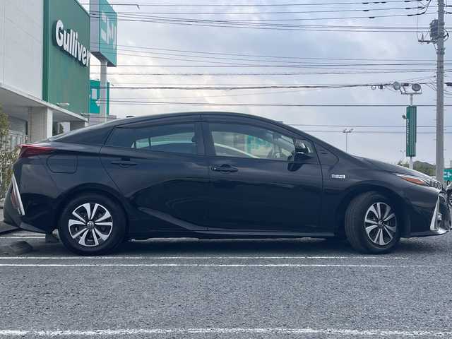 トヨタ プリウス ＰＨＶ S ナビパッケージ 千葉県 2020(令2)年 5.7万km アティチュードブラックマイカ 1オーナーー ソーラーパネルルーフ 11.6型ナビ 全方位カメラ PCS LTA AHB BSM RSA パーキングサポート ふらつき検知 AC100V 2.0ETC ドラレコ クルコン LEDライト/ソーラー充電システム/純正ビルトインETC2.0/プッシュスタート/純正LED/先行車発進告知機能 （TMN）/レーダークルーズコントロール（全車速追従機能付）/オートマチックハイビーム（AHB）/ロードサインアシスト（RSA）/パーキングサポートブレーキ（前後方静止物）/ブラインドスポットモニター（BSM）/リヤクロストラフィックアラート（RCTA）/S-VSC（ステアリング協調車両安定性制御システム）/TRC（トラクションコントロール）/SRSエアバッグ/ハンズフリー/T-Connect