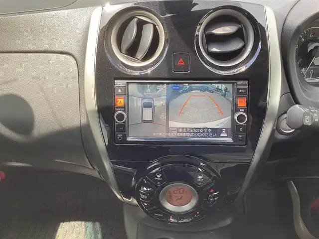 日産 ノート X DIG－S Vセレ +セーフ 栃木県 2015(平27)年 8.5万km ブリリアントホワイトパール  純正ナビ/ フルセグテレビ/ 全方位カメラ/ 衝突被害軽減ブレーキ/ 車線逸脱防止装置/ アイドリングストップ/ ドアバイザー/ プッシュスタート/ ETC/ ヘッドライトレベライザー/ 純正フロアマット