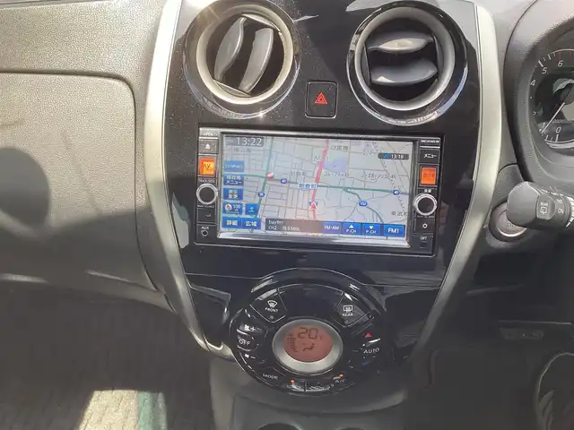 日産 ノート X DIG－S Vセレ +セーフ 栃木県 2015(平27)年 8.5万km ブリリアントホワイトパール  純正ナビ/ フルセグテレビ/ 全方位カメラ/ 衝突被害軽減ブレーキ/ 車線逸脱防止装置/ アイドリングストップ/ ドアバイザー/ プッシュスタート/ ETC/ ヘッドライトレベライザー/ 純正フロアマット