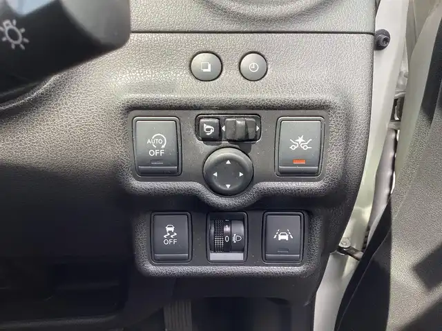 日産 ノート X DIG－S Vセレ +セーフ 栃木県 2015(平27)年 8.5万km ブリリアントホワイトパール  純正ナビ/ フルセグテレビ/ 全方位カメラ/ 衝突被害軽減ブレーキ/ 車線逸脱防止装置/ アイドリングストップ/ ドアバイザー/ プッシュスタート/ ETC/ ヘッドライトレベライザー/ 純正フロアマット