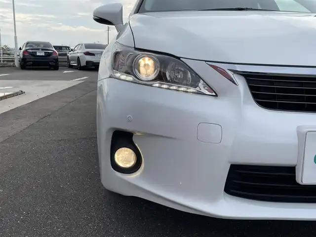レクサス ＣＴ 200h バージョンC 佐賀県 2012(平24)年 4.7万km ホワイトパールクリスタルシャイン 純正HDDナビゲーション/・フルセグTV/CD/DVD/USB/Bluetooth/バックカメラ/ビルトインETC/クルーズコントロール/クリアランスソナー/DN席シートヒーター/ISOFIX対応/パドルシフト/革巻きステアリング/ステアリングリモコン/純正16インチアルミホイール/純正フォグランプ/純正フロアマット/純正ドアバイザ―/取扱説明書/スペアキー１本/カードキー１枚