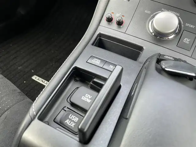 レクサス ＣＴ 200h バージョンC 佐賀県 2012(平24)年 4.7万km ホワイトパールクリスタルシャイン 純正HDDナビゲーション/・フルセグTV/CD/DVD/USB/Bluetooth/バックカメラ/ビルトインETC/クルーズコントロール/クリアランスソナー/DN席シートヒーター/ISOFIX対応/パドルシフト/革巻きステアリング/ステアリングリモコン/純正16インチアルミホイール/純正フォグランプ/純正フロアマット/純正ドアバイザ―/取扱説明書/スペアキー１本/カードキー１枚