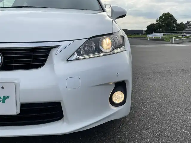 レクサス ＣＴ 200h バージョンC 佐賀県 2012(平24)年 4.7万km ホワイトパールクリスタルシャイン 純正HDDナビゲーション/・フルセグTV/CD/DVD/USB/Bluetooth/バックカメラ/ビルトインETC/クルーズコントロール/クリアランスソナー/DN席シートヒーター/ISOFIX対応/パドルシフト/革巻きステアリング/ステアリングリモコン/純正16インチアルミホイール/純正フォグランプ/純正フロアマット/純正ドアバイザ―/取扱説明書/スペアキー１本/カードキー１枚