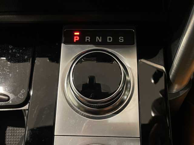 ランドローバー ランドローバー ディスカバリー HSE 新潟県 2020(令2)年 2.9万km 黒 オプション/コールドクライメートパック/・ヒーテッドウィンドスクリーン /・ヒーテッドウォッシャーノズル /・ヒーテッドステアリングホイール /・フロント/リアシート（ヒーター付）/ドライバーアシストパック/・ブラインドスポットアシスト/・アダプティブクルーズコントロール（ステアリングアシスト付）/・ハイスピードエマージェンシーブレーキ/・トラフィックサインレコグニション&アダプティブスピードリミッタ/シートパック 4/・16ウェイフロントシート（ウィンザーレザー、メモリ付）/・14ウェイ電動調整+2ウェイ手動ヘッドレスト/・電動：前後、クッション高さ、リクライニング、クッションチルト、ボルスター、4ウェイランバー/オプションカラー　サントリーニブラック（メタリック）/ルーフレール（ブラック）/プライバシーガラス/ウィンドスクリーン（ヒーター付）/ナビゲーション【CD/DVD/BT】/Apple CarPlay/Android Auto/360°サラウンドカメラ/レーンキープアシスト/パーキングアシスト/パドルシフト