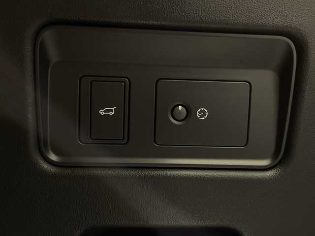 ランドローバー ランドローバー ディスカバリー HSE 新潟県 2020(令2)年 2.9万km 黒 オプション/コールドクライメートパック/・ヒーテッドウィンドスクリーン /・ヒーテッドウォッシャーノズル /・ヒーテッドステアリングホイール /・フロント/リアシート（ヒーター付）/ドライバーアシストパック/・ブラインドスポットアシスト/・アダプティブクルーズコントロール（ステアリングアシスト付）/・ハイスピードエマージェンシーブレーキ/・トラフィックサインレコグニション&アダプティブスピードリミッタ/シートパック 4/・16ウェイフロントシート（ウィンザーレザー、メモリ付）/・14ウェイ電動調整+2ウェイ手動ヘッドレスト/・電動：前後、クッション高さ、リクライニング、クッションチルト、ボルスター、4ウェイランバー/オプションカラー　サントリーニブラック（メタリック）/ルーフレール（ブラック）/プライバシーガラス/ウィンドスクリーン（ヒーター付）/ナビゲーション【CD/DVD/BT】/Apple CarPlay/Android Auto/360°サラウンドカメラ/レーンキープアシスト/パーキングアシスト/パドルシフト