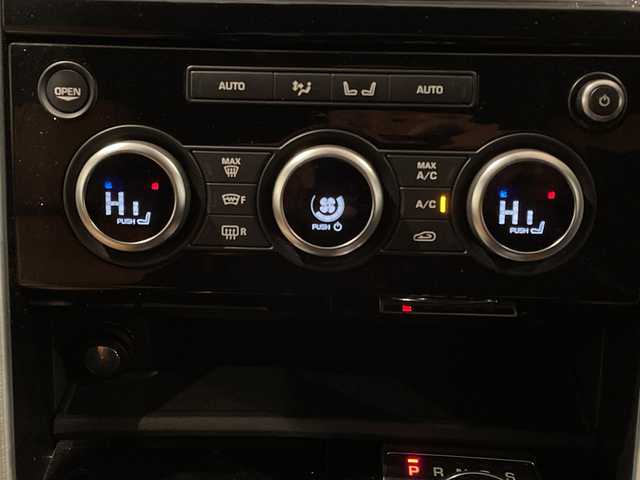 ランドローバー ランドローバー ディスカバリー HSE 新潟県 2020(令2)年 2.9万km 黒 オプション/コールドクライメートパック/・ヒーテッドウィンドスクリーン /・ヒーテッドウォッシャーノズル /・ヒーテッドステアリングホイール /・フロント/リアシート（ヒーター付）/ドライバーアシストパック/・ブラインドスポットアシスト/・アダプティブクルーズコントロール（ステアリングアシスト付）/・ハイスピードエマージェンシーブレーキ/・トラフィックサインレコグニション&アダプティブスピードリミッタ/シートパック 4/・16ウェイフロントシート（ウィンザーレザー、メモリ付）/・14ウェイ電動調整+2ウェイ手動ヘッドレスト/・電動：前後、クッション高さ、リクライニング、クッションチルト、ボルスター、4ウェイランバー/オプションカラー　サントリーニブラック（メタリック）/ルーフレール（ブラック）/プライバシーガラス/ウィンドスクリーン（ヒーター付）/ナビゲーション【CD/DVD/BT】/Apple CarPlay/Android Auto/360°サラウンドカメラ/レーンキープアシスト/パーキングアシスト/パドルシフト