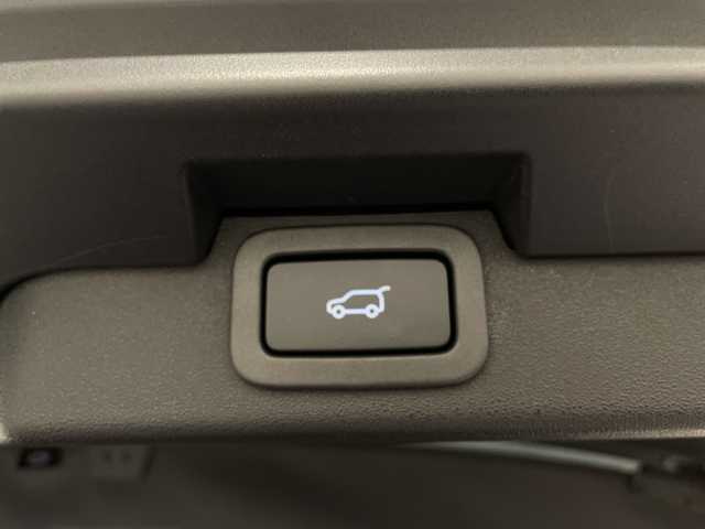 ランドローバー ランドローバー ディスカバリー HSE 新潟県 2020(令2)年 2.9万km 黒 オプション/コールドクライメートパック/・ヒーテッドウィンドスクリーン /・ヒーテッドウォッシャーノズル /・ヒーテッドステアリングホイール /・フロント/リアシート（ヒーター付）/ドライバーアシストパック/・ブラインドスポットアシスト/・アダプティブクルーズコントロール（ステアリングアシスト付）/・ハイスピードエマージェンシーブレーキ/・トラフィックサインレコグニション&アダプティブスピードリミッタ/シートパック 4/・16ウェイフロントシート（ウィンザーレザー、メモリ付）/・14ウェイ電動調整+2ウェイ手動ヘッドレスト/・電動：前後、クッション高さ、リクライニング、クッションチルト、ボルスター、4ウェイランバー/オプションカラー　サントリーニブラック（メタリック）/ルーフレール（ブラック）/プライバシーガラス/ウィンドスクリーン（ヒーター付）/ナビゲーション【CD/DVD/BT】/Apple CarPlay/Android Auto/360°サラウンドカメラ/レーンキープアシスト/パーキングアシスト/パドルシフト