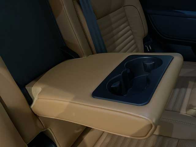 ランドローバー ランドローバー ディスカバリー HSE 新潟県 2020(令2)年 2.9万km 黒 オプション/コールドクライメートパック/・ヒーテッドウィンドスクリーン /・ヒーテッドウォッシャーノズル /・ヒーテッドステアリングホイール /・フロント/リアシート（ヒーター付）/ドライバーアシストパック/・ブラインドスポットアシスト/・アダプティブクルーズコントロール（ステアリングアシスト付）/・ハイスピードエマージェンシーブレーキ/・トラフィックサインレコグニション&アダプティブスピードリミッタ/シートパック 4/・16ウェイフロントシート（ウィンザーレザー、メモリ付）/・14ウェイ電動調整+2ウェイ手動ヘッドレスト/・電動：前後、クッション高さ、リクライニング、クッションチルト、ボルスター、4ウェイランバー/オプションカラー　サントリーニブラック（メタリック）/ルーフレール（ブラック）/プライバシーガラス/ウィンドスクリーン（ヒーター付）/ナビゲーション【CD/DVD/BT】/Apple CarPlay/Android Auto/360°サラウンドカメラ/レーンキープアシスト/パーキングアシスト/パドルシフト