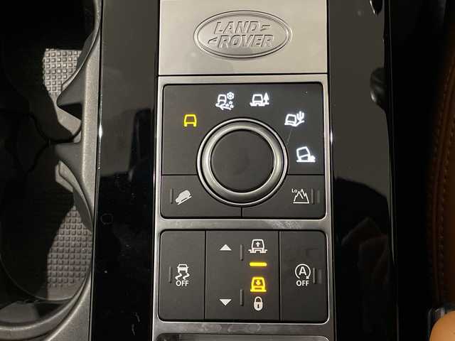 ランドローバー ランドローバー ディスカバリー HSE 新潟県 2020(令2)年 2.9万km 黒 オプション/コールドクライメートパック/・ヒーテッドウィンドスクリーン /・ヒーテッドウォッシャーノズル /・ヒーテッドステアリングホイール /・フロント/リアシート（ヒーター付）/ドライバーアシストパック/・ブラインドスポットアシスト/・アダプティブクルーズコントロール（ステアリングアシスト付）/・ハイスピードエマージェンシーブレーキ/・トラフィックサインレコグニション&アダプティブスピードリミッタ/シートパック 4/・16ウェイフロントシート（ウィンザーレザー、メモリ付）/・14ウェイ電動調整+2ウェイ手動ヘッドレスト/・電動：前後、クッション高さ、リクライニング、クッションチルト、ボルスター、4ウェイランバー/オプションカラー　サントリーニブラック（メタリック）/ルーフレール（ブラック）/プライバシーガラス/ウィンドスクリーン（ヒーター付）/ナビゲーション【CD/DVD/BT】/Apple CarPlay/Android Auto/360°サラウンドカメラ/レーンキープアシスト/パーキングアシスト/パドルシフト