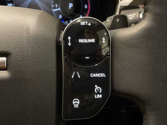 ランドローバー ランドローバー ディスカバリー HSE 新潟県 2020(令2)年 2.9万km 黒 オプション/コールドクライメートパック/・ヒーテッドウィンドスクリーン /・ヒーテッドウォッシャーノズル /・ヒーテッドステアリングホイール /・フロント/リアシート（ヒーター付）/ドライバーアシストパック/・ブラインドスポットアシスト/・アダプティブクルーズコントロール（ステアリングアシスト付）/・ハイスピードエマージェンシーブレーキ/・トラフィックサインレコグニション&アダプティブスピードリミッタ/シートパック 4/・16ウェイフロントシート（ウィンザーレザー、メモリ付）/・14ウェイ電動調整+2ウェイ手動ヘッドレスト/・電動：前後、クッション高さ、リクライニング、クッションチルト、ボルスター、4ウェイランバー/オプションカラー　サントリーニブラック（メタリック）/ルーフレール（ブラック）/プライバシーガラス/ウィンドスクリーン（ヒーター付）/ナビゲーション【CD/DVD/BT】/Apple CarPlay/Android Auto/360°サラウンドカメラ/レーンキープアシスト/パーキングアシスト/パドルシフト