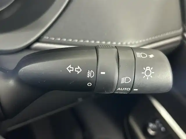 トヨタ ハリアー G 佐賀県 2024(令6)年 0.7万km プラチナホワイトパールマイカ 純正8インチナビ/AM/FM/フルセグTV/Bluetooth/バックカメラ/衝突軽減システム/横滑り防止/レーントレーシングアシスト/クリアランスソナー/ロードサインアシスト/アダプティブクルーズコントロール/オートマチックハイビーム/LEDヘッドライト/電動リアゲート/運転席パワーシート/電子パーキング/ブレーキホールド/純正前方ドライブレコーダー/フォグランプ/ハーフレザーシート/純正18インチアルミホイール/ビルトインETC２．０/デジタルインナーミラー/スマートキー