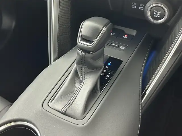 トヨタ ハリアー G 佐賀県 2024(令6)年 0.7万km プラチナホワイトパールマイカ 純正8インチナビ/AM/FM/フルセグTV/Bluetooth/バックカメラ/衝突軽減システム/横滑り防止/レーントレーシングアシスト/クリアランスソナー/ロードサインアシスト/アダプティブクルーズコントロール/オートマチックハイビーム/LEDヘッドライト/電動リアゲート/運転席パワーシート/電子パーキング/ブレーキホールド/純正前方ドライブレコーダー/フォグランプ/ハーフレザーシート/純正18インチアルミホイール/ビルトインETC２．０/デジタルインナーミラー/スマートキー