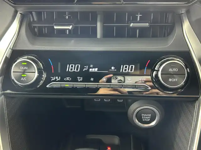 トヨタ ハリアー G 佐賀県 2024(令6)年 0.7万km プラチナホワイトパールマイカ 純正8インチナビ/AM/FM/フルセグTV/Bluetooth/バックカメラ/衝突軽減システム/横滑り防止/レーントレーシングアシスト/クリアランスソナー/ロードサインアシスト/アダプティブクルーズコントロール/オートマチックハイビーム/LEDヘッドライト/電動リアゲート/運転席パワーシート/電子パーキング/ブレーキホールド/純正前方ドライブレコーダー/フォグランプ/ハーフレザーシート/純正18インチアルミホイール/ビルトインETC２．０/デジタルインナーミラー/スマートキー