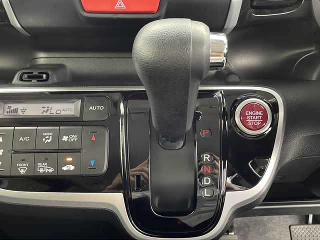 ホンダ Ｎ ＢＯＸ カスタム SSパッケージ 鹿児島県 2017(平29)年 3.3万km クリスタルブラックパール 純正ＳＤナビ　/（フルセグ/Bluetooth/CD/DVD）/片側パワースライドドア　/ドライブレコーダー　/ビルドインＥＴＣ　/運転席シートハイトアジャスター　/バックカメラ　　/チップアップシート/オートライト　/純正アルミホイール　/ハイトアジャスター　/ＬＥＤフォグライト　/後席サンシェード/オートリトラミラー