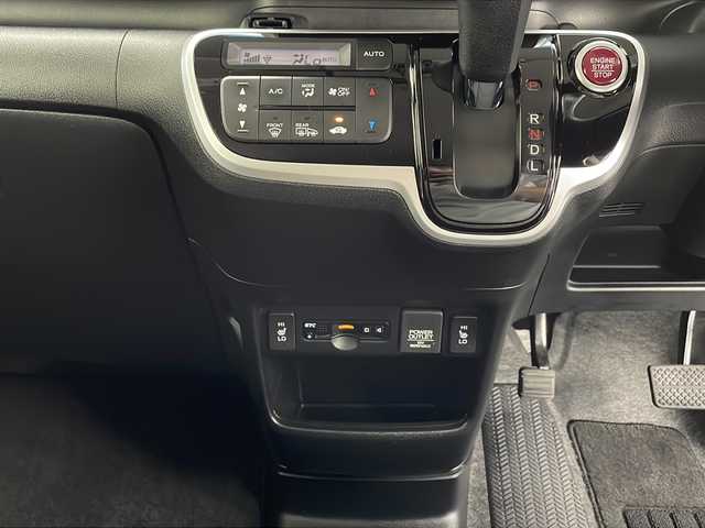 ホンダ Ｎ ＢＯＸ カスタム SSパッケージ 鹿児島県 2017(平29)年 3.3万km クリスタルブラックパール 純正ＳＤナビ　/（フルセグ/Bluetooth/CD/DVD）/片側パワースライドドア　/ドライブレコーダー　/ビルドインＥＴＣ　/運転席シートハイトアジャスター　/バックカメラ　　/チップアップシート/オートライト　/純正アルミホイール　/ハイトアジャスター　/ＬＥＤフォグライト　/後席サンシェード/オートリトラミラー