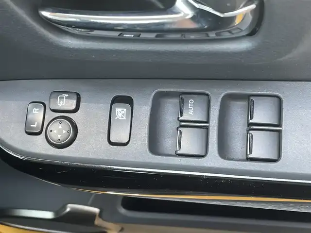 スズキ ハスラー Jスタイル Ⅱ 熊本県 2016(平28)年 7万km アクティブイエロー/ブラック2トーンルーフ 純正ナビ/・AM/FM/CD/DVD/SD/iPod/BT/・フルセグTV/バックカメラ/横滑り防止機能/レーンキープアシスト/衝突被害軽減システム/革巻きステアリング/・ステアリングリモコン/ハーフレザーシート/・D/N席シートヒーター/電動格納ミラー/・ウィンカーミラー/ETC/オートライト/・HIDライト/・フォグランプ/純正ドアバイザー/純正フロアマット/純正アルミホイール/スマートキー/・スペアキー