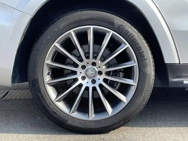 メルセデス・ベンツ ＧＬＳ５５０ 4マチックスポーツ 青森県 2016(平28)年 3.9万km イリジウムシルバー 純正ナビ/(フルセグTV/CD/DVD/Bluetooth)/harman/kardonスピーカー/全周囲カメラ/ブラインドスポットモニター/ETC/電動リアゲート/前席メモリー付きパワーシート/シートヒーター/前後ドライブレコーダー/ルーフレール/サンルーフ/前後コーナーセンサー/レーンキープアシスト/アダプティブクルーズコントロール/レザーシート/純正アルミホイール/純正フロアマット/4WD/スマートキー/プッシュエンジンスタート