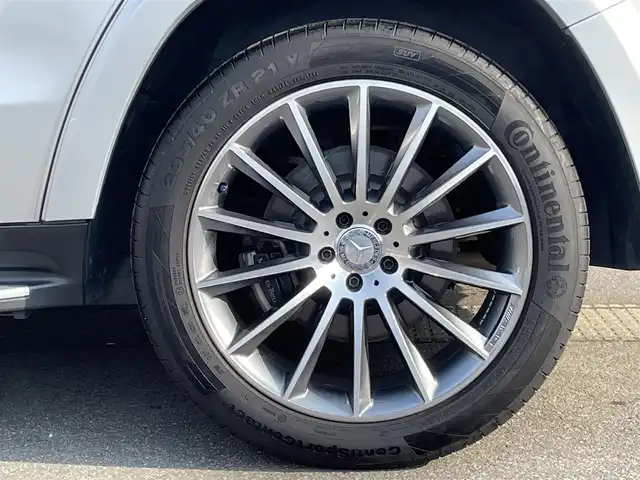 メルセデス・ベンツ ＧＬＳ５５０ 4マチックスポーツ 青森県 2016(平28)年 3.9万km イリジウムシルバー 純正ナビ/(フルセグTV/CD/DVD/Bluetooth)/harman/kardonスピーカー/全周囲カメラ/ブラインドスポットモニター/ETC/電動リアゲート/前席メモリー付きパワーシート/シートヒーター/前後ドライブレコーダー/ルーフレール/サンルーフ/前後コーナーセンサー/レーンキープアシスト/アダプティブクルーズコントロール/レザーシート/純正アルミホイール/純正フロアマット/4WD/スマートキー/プッシュエンジンスタート