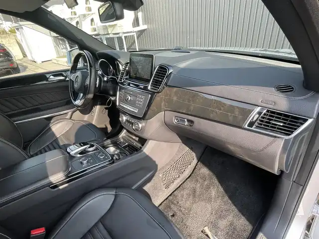 メルセデス・ベンツ ＧＬＳ５５０ 4マチックスポーツ 青森県 2016(平28)年 3.9万km イリジウムシルバー 純正ナビ/(フルセグTV/CD/DVD/Bluetooth)/harman/kardonスピーカー/全周囲カメラ/ブラインドスポットモニター/ETC/電動リアゲート/前席メモリー付きパワーシート/シートヒーター/前後ドライブレコーダー/ルーフレール/サンルーフ/前後コーナーセンサー/レーンキープアシスト/アダプティブクルーズコントロール/レザーシート/純正アルミホイール/純正フロアマット/4WD/スマートキー/プッシュエンジンスタート