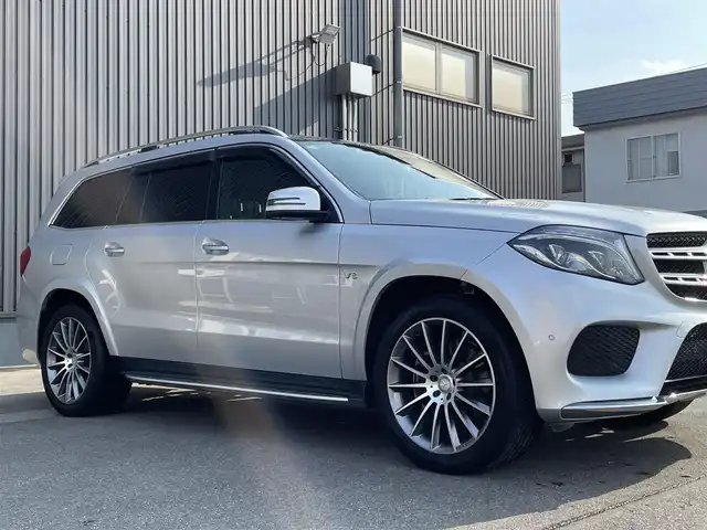 メルセデス・ベンツ ＧＬＳ５５０ 4マチックスポーツ 青森県 2016(平28)年 3.9万km イリジウムシルバー 純正ナビ/(フルセグTV/CD/DVD/Bluetooth)/harman/kardonスピーカー/全周囲カメラ/ブラインドスポットモニター/ETC/電動リアゲート/前席メモリー付きパワーシート/シートヒーター/前後ドライブレコーダー/ルーフレール/サンルーフ/前後コーナーセンサー/レーンキープアシスト/アダプティブクルーズコントロール/レザーシート/純正アルミホイール/純正フロアマット/4WD/スマートキー/プッシュエンジンスタート