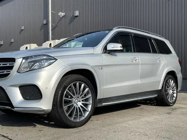 メルセデス・ベンツ ＧＬＳ５５０ 4マチックスポーツ 青森県 2016(平28)年 3.9万km イリジウムシルバー 純正ナビ/(フルセグTV/CD/DVD/Bluetooth)/harman/kardonスピーカー/全周囲カメラ/ブラインドスポットモニター/ETC/電動リアゲート/前席メモリー付きパワーシート/シートヒーター/前後ドライブレコーダー/ルーフレール/サンルーフ/前後コーナーセンサー/レーンキープアシスト/アダプティブクルーズコントロール/レザーシート/純正アルミホイール/純正フロアマット/4WD/スマートキー/プッシュエンジンスタート